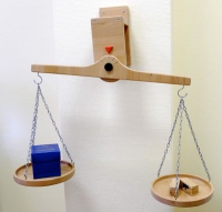 Весы настенные из бука - «globural.ru» - Тихорецк