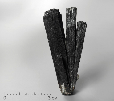 Ильваит, сросток кристаллов - «globural.ru» - Тихорецк