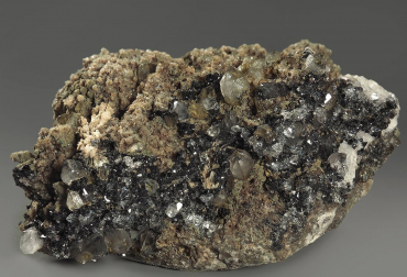 Кристаллы апофиллита, ильваита и кварца на породе - «globural.ru» - Тихорецк