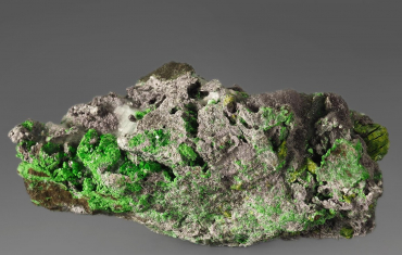 Уваровит (зелёный гранат) с титанитом - «globural.ru» - Тихорецк