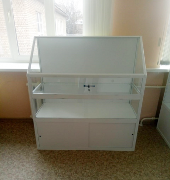 Витрина музейная наклонная с полкой - «globural.ru» - Тихорецк